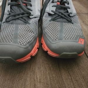 On Cloud shoes. No inserts. Size 7.5 womens. Very good condition.